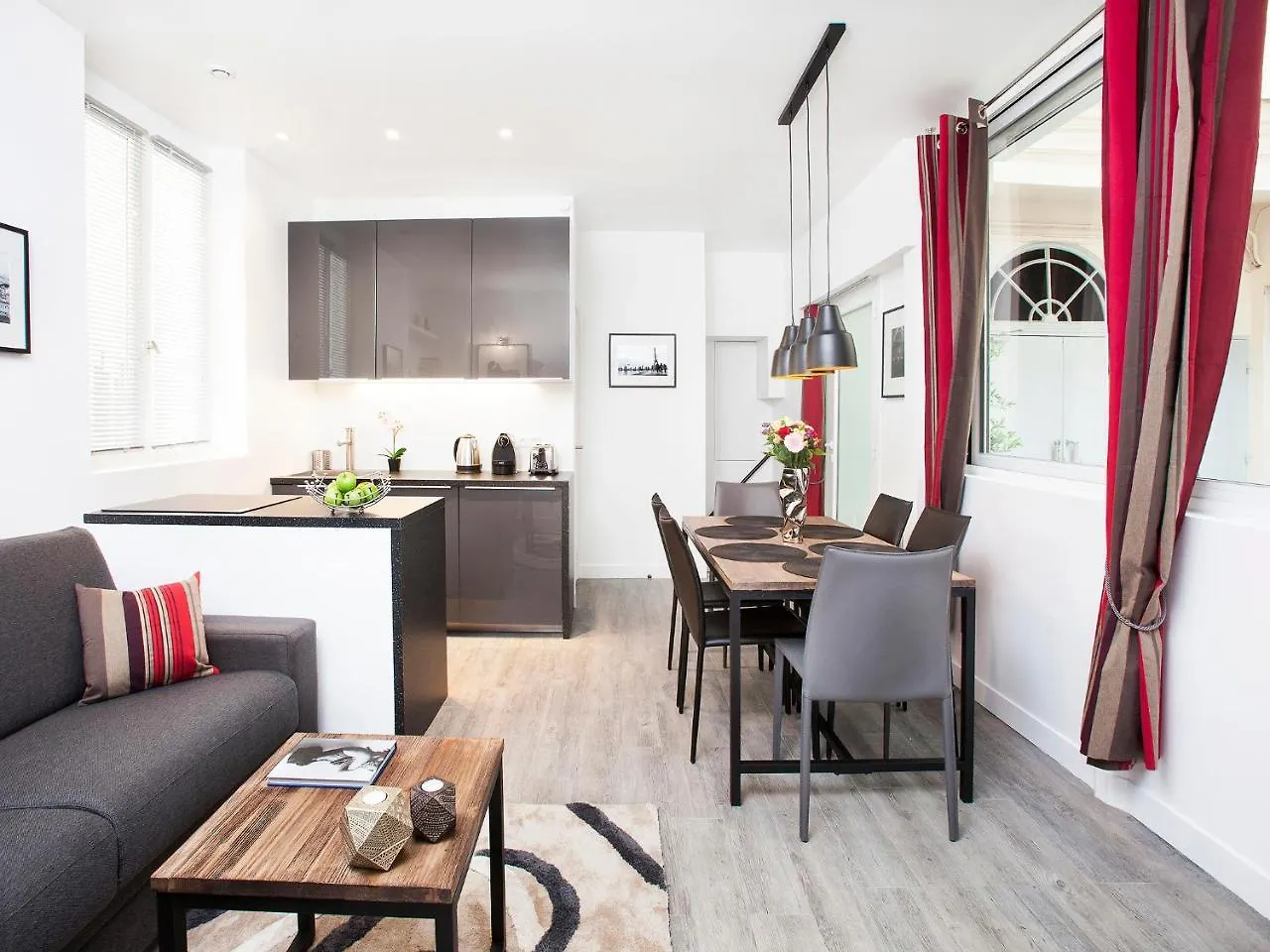 Charming 2Br-2Ba Between Le Marais & Le Louvre Apartment Paris